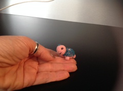 Minuscule tortue de 2 cm (bijou de téléphone)