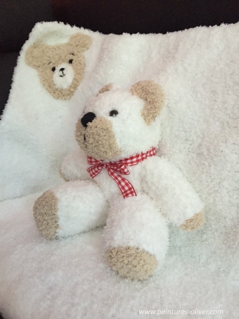 L'ours et sa couverture toute douce attendent bébé
